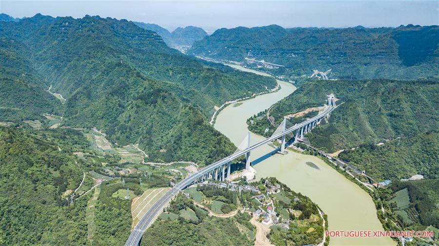 Concluída se??o de Guizhou da rodovia Tongren-Huaihua, no sudoeste da China