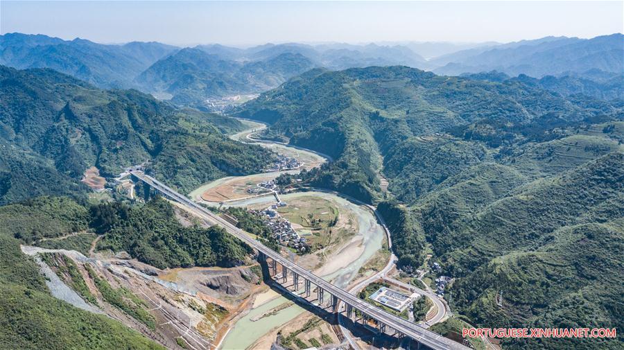 Concluída se??o de Guizhou da rodovia Tongren-Huaihua, no sudoeste da China