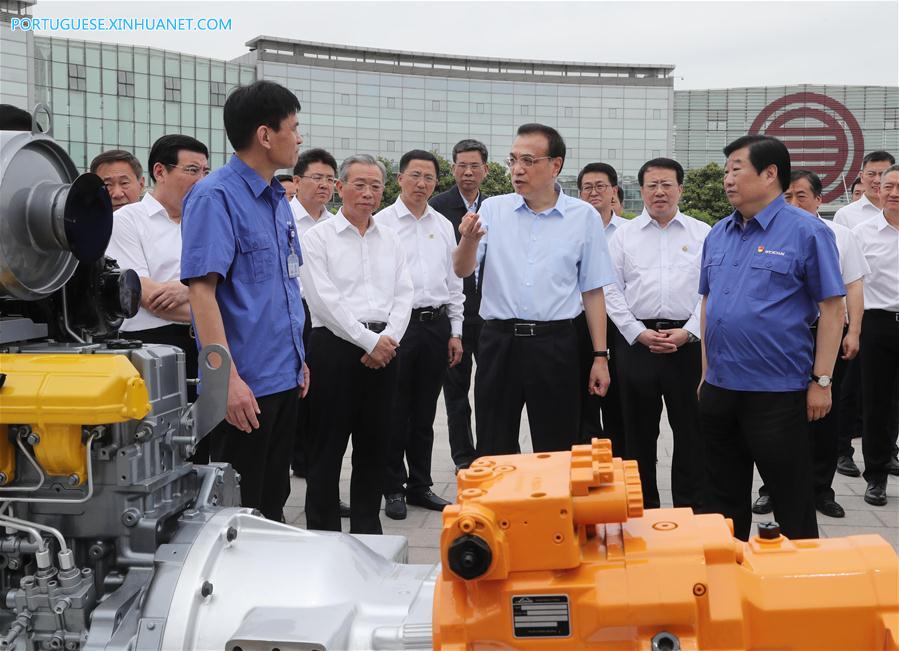 Premiê chinês destaca redu??o de impostos e tarifas e melhora de servi?os financeiros