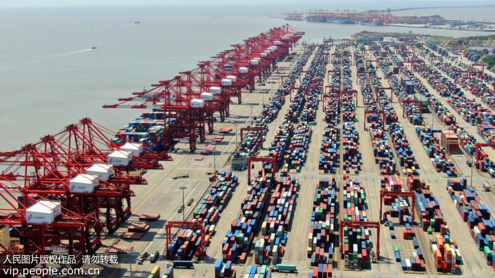 Vis?o aérea: Porto de águas Profundas de Yangshan de Shanghai