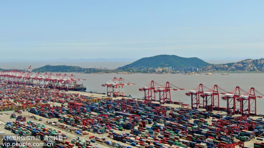 Vis?o aérea: Porto de águas Profundas de Yangshan de Shanghai