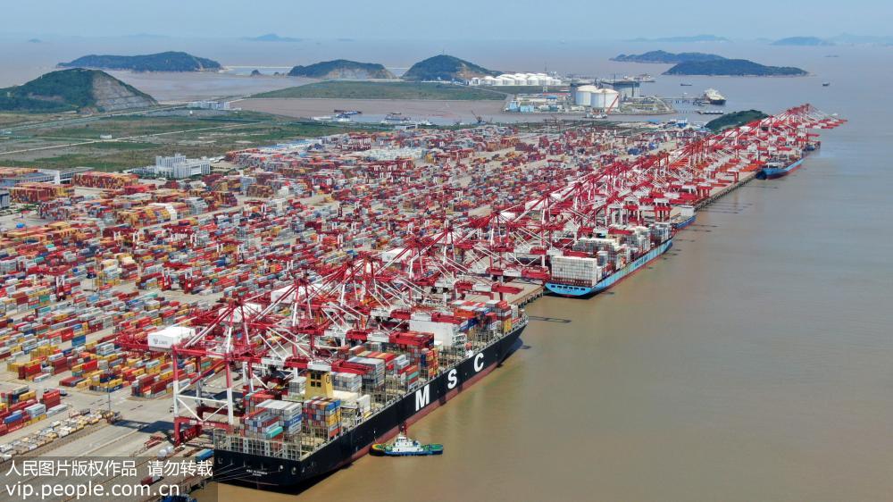 Vis?o aérea: Porto de águas Profundas de Yangshan de Shanghai