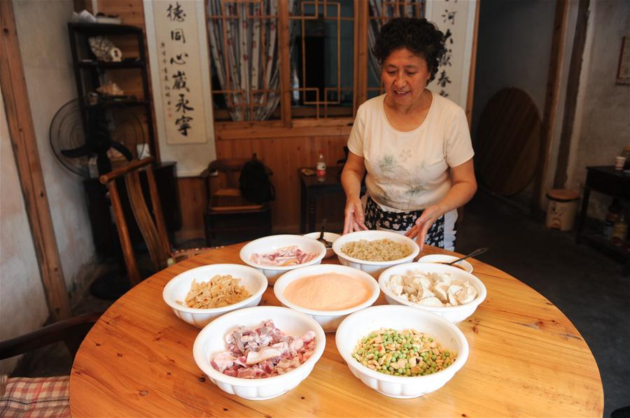 Longzha: prato regional popular em Chishui, província de Guizhou
