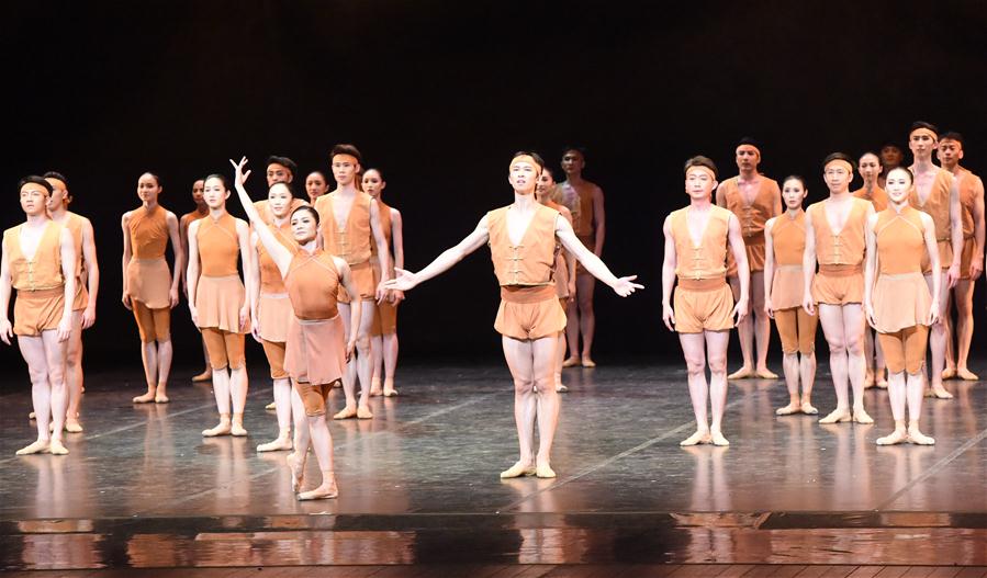 Bailarinos chineses se apresentam em Portugal em comemora??o aos 40 anos das rela??es diplomáticas