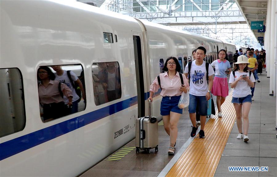 China registra 96 milh?es de viagens domésticas durante o feriado do Festival Barco-Drag?o