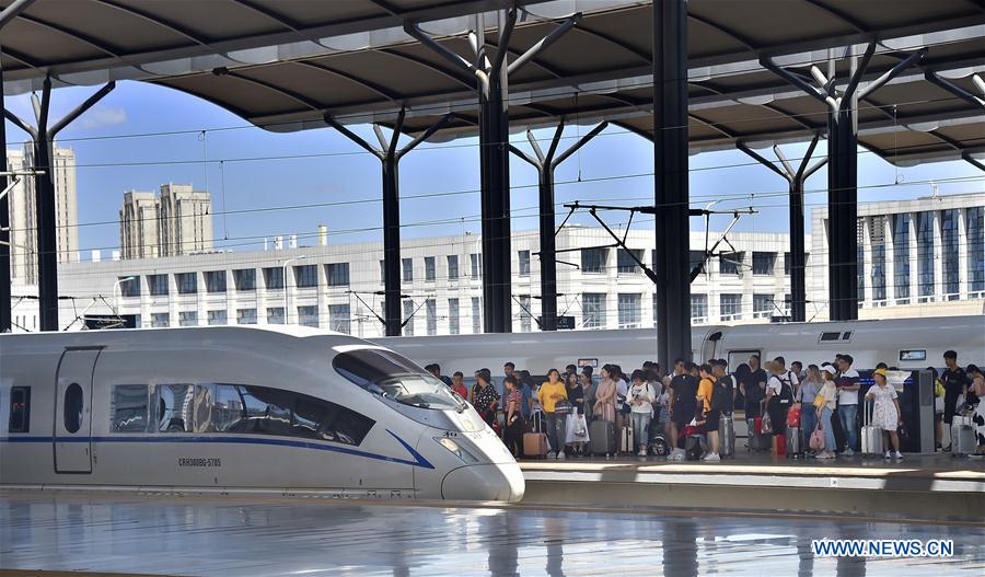 China registra 96 milh?es de viagens domésticas durante o feriado do Festival Barco-Drag?o