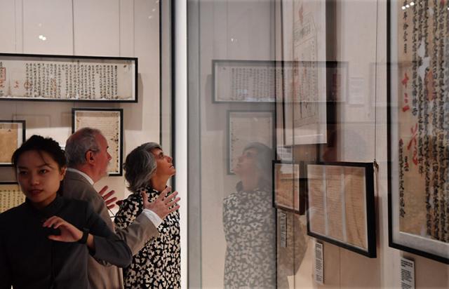 Documentos chineses sobre Macau arquivados em Portugal s?o exibidos