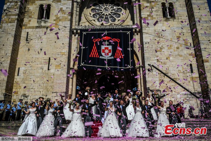 Lisboa: Noivos d?o o nó nos casamentos de Santo António