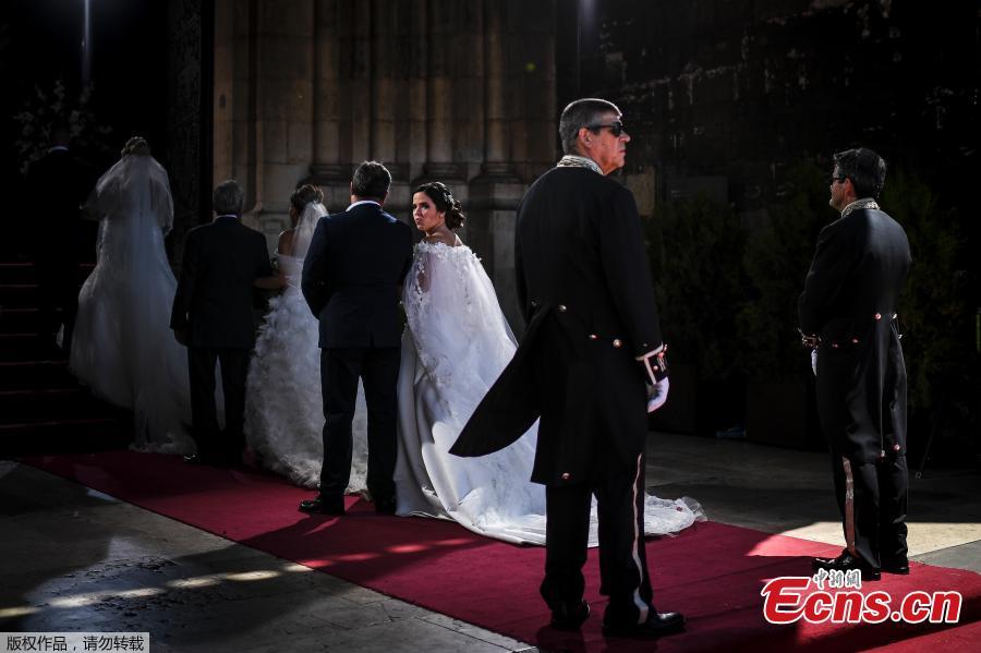 Lisboa: Noivos d?o o nó nos casamentos de Santo António