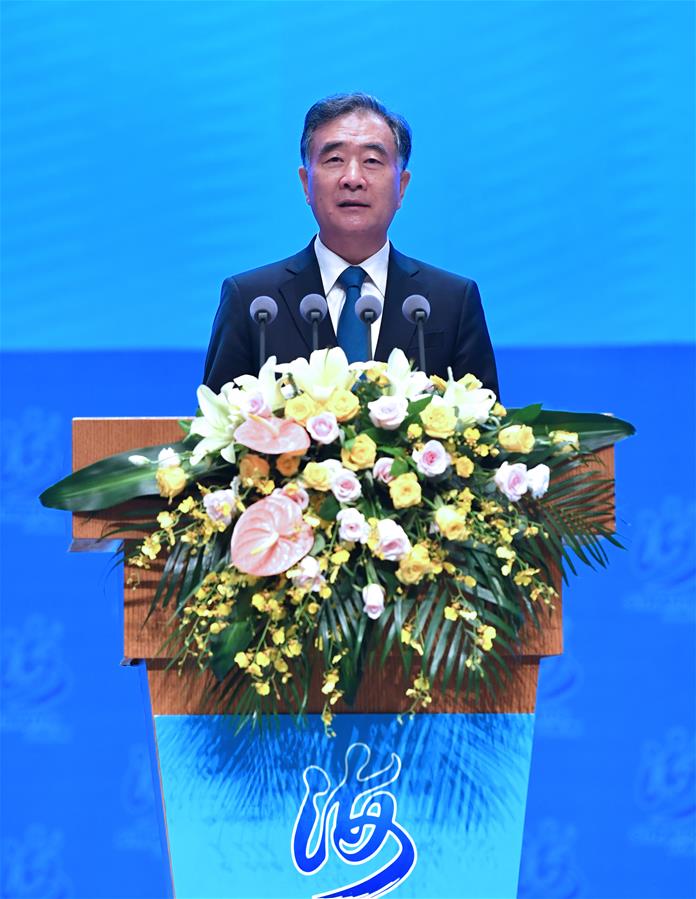 Máximo político destaca intercambios e integra??o econ?micos através do Estreito