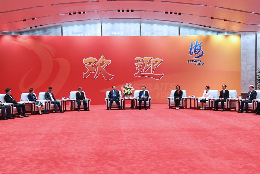 Máximo político destaca intercambios e integra??o econ?micos através do Estreito