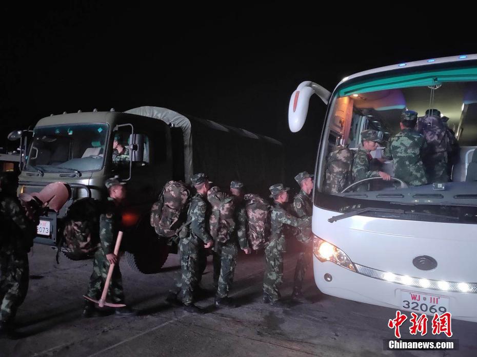 11 mortos e 122 feridos no terremoto de Sichuan