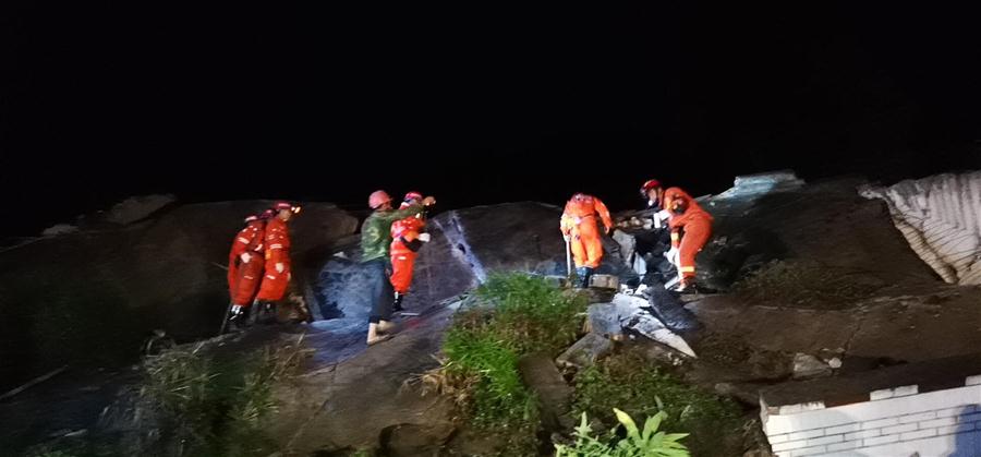11 mortos e 122 feridos no terremoto de Sichuan