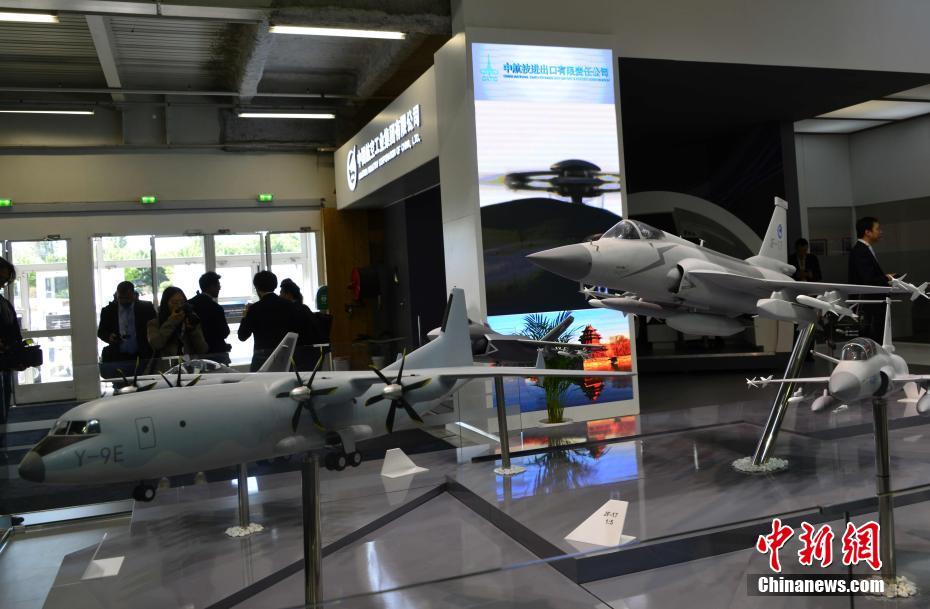 Galeria: O 53o Paris Air Show inaugurada com a participa??o de várias companhias aeronáiticas da China