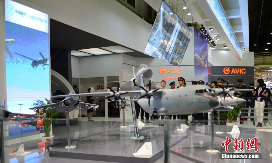 Galeria: O 53o Paris Air Show inaugurada com a participa??o de várias companhias aeronáiticas da China