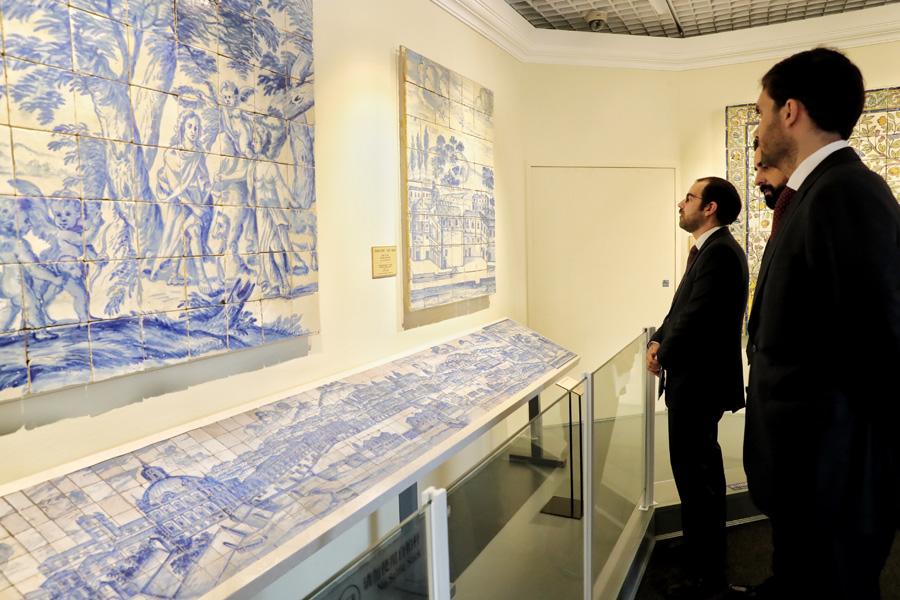 Cidade Proibida é enfeitada com azulejos nas comemora??es de 40 anos de rela??es sino-portuguesas