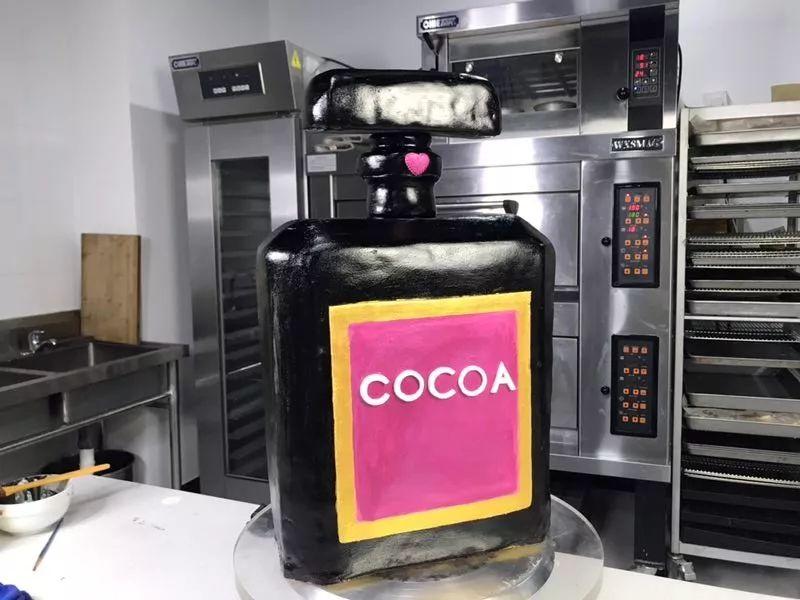 Aprendiz de pasteleira chinesa vira sensa??o online