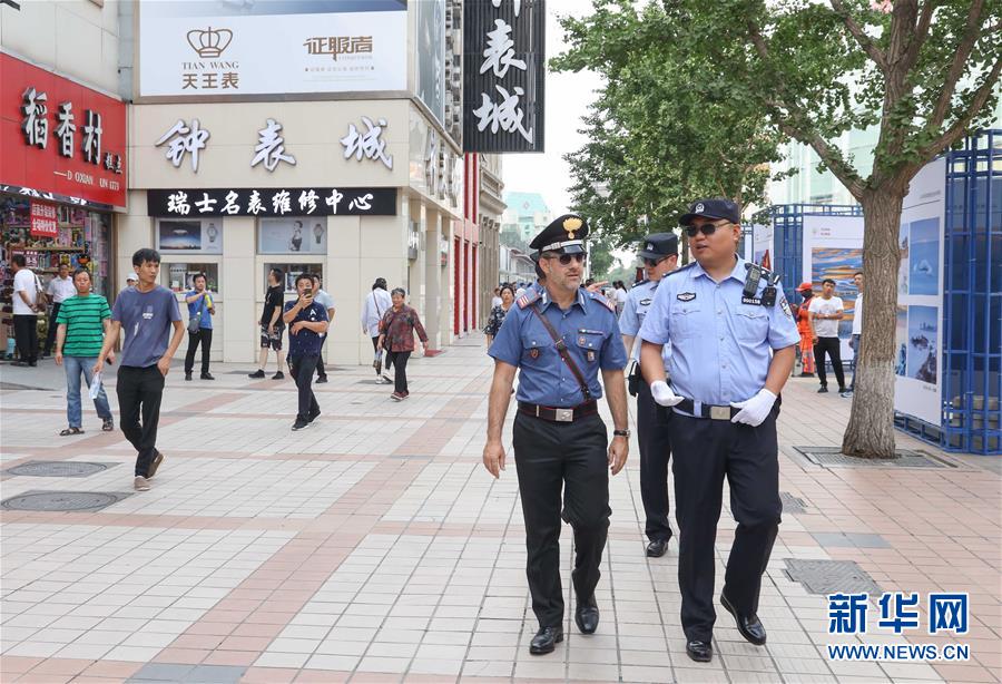 Polícia italiana inicia 3a patrulha conjunta na China