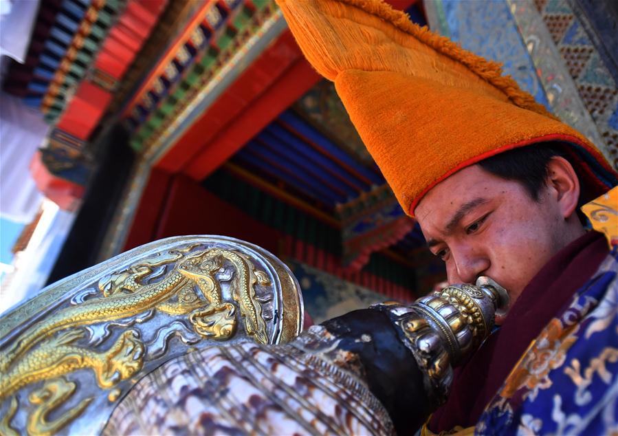 11o Panchen Lama participa de rituais budistas e atividades sociais em Xigaze