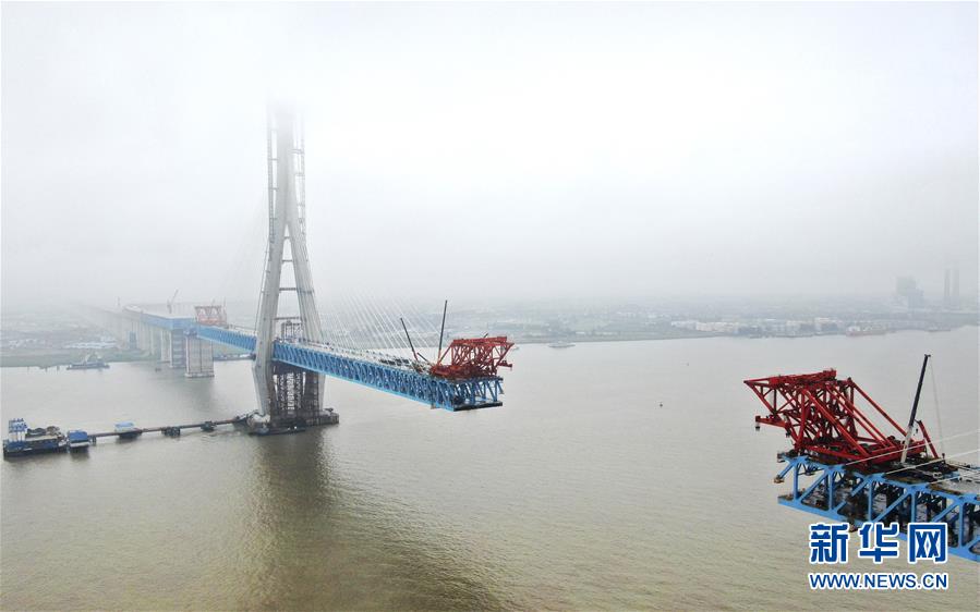 Galeria: Concluída estrutura da torre principal da ponte ferroviária Shanghai-Nantong