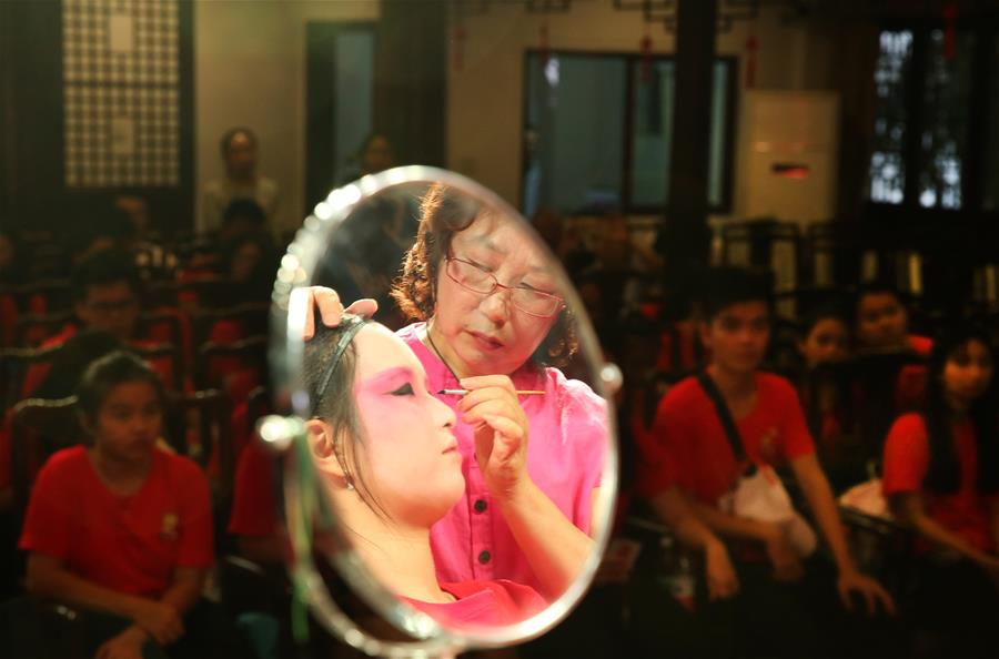 Adolescentes chineses no exterior buscam suas origens culturais em Jiangsu