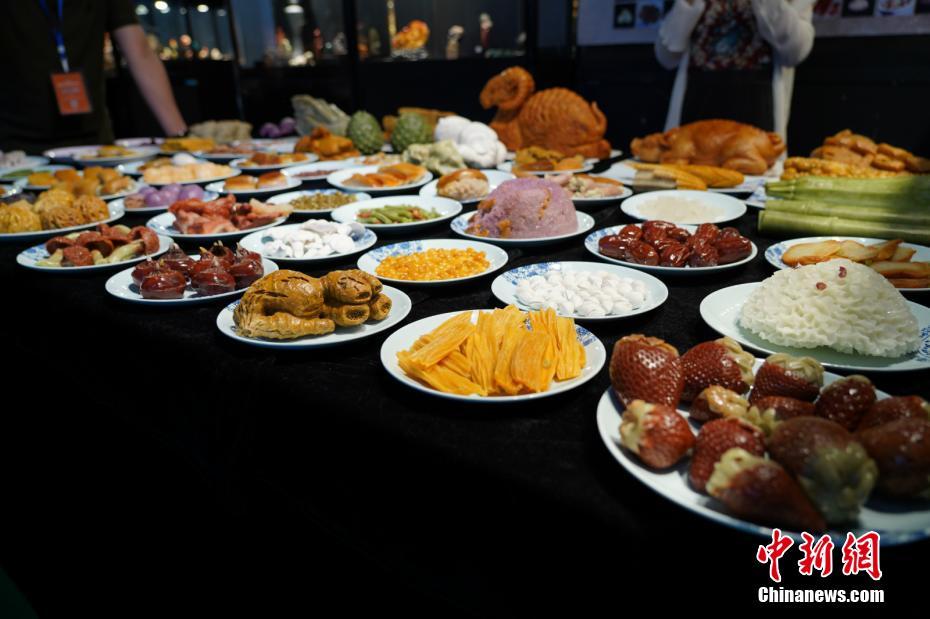 Insólito: Kunming realiza banquete com “refei??o de pedra”