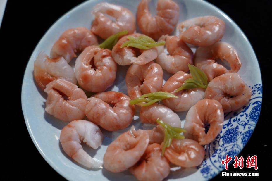 Insólito: Kunming realiza banquete com “refei??o de pedra”