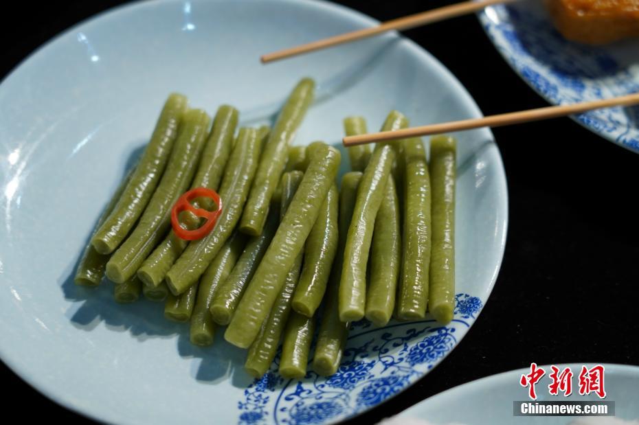 Insólito: Kunming realiza banquete com “refei??o de pedra”