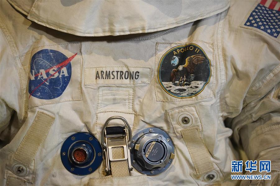 Galeria: Traje espacial de Armstrong retorna ao público