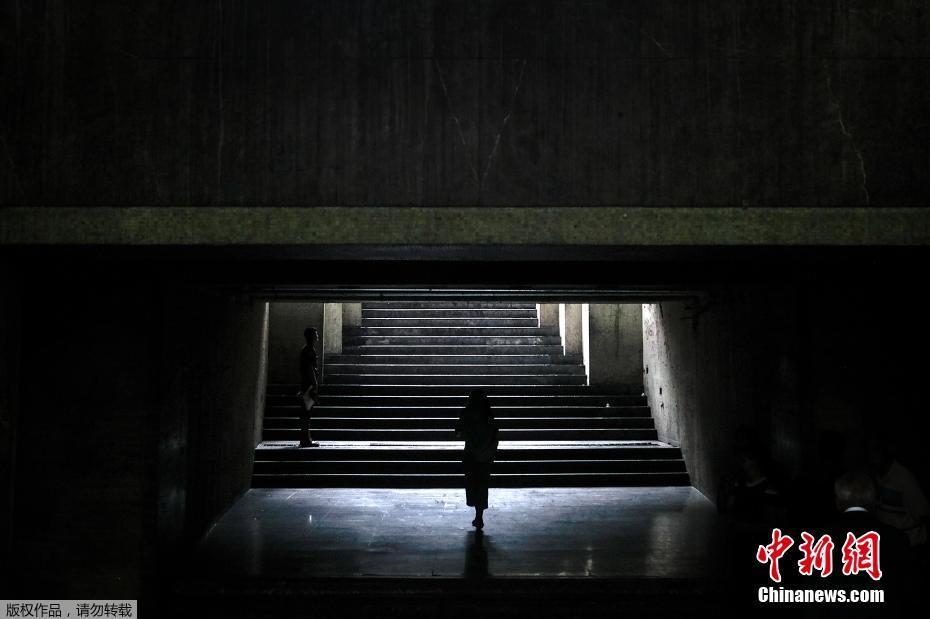 Apag?o atinge Venezuela e causa suspens?o do metr? de Caracas