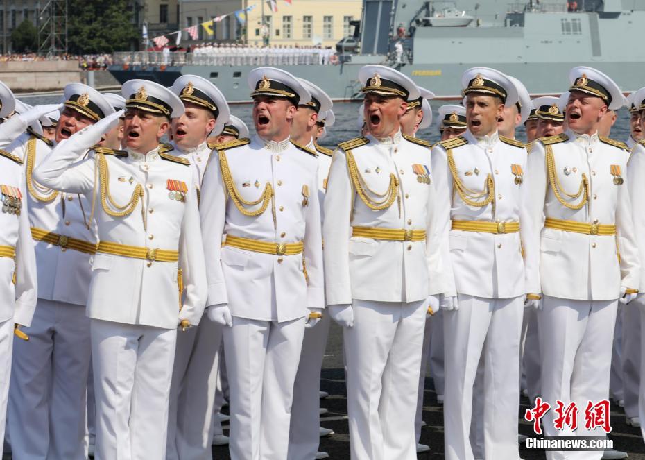 Rússia detém a celebra??o do dia da marinha com desfile naval