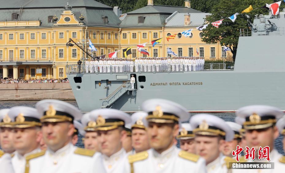 Rússia detém a celebra??o do dia da marinha com desfile naval