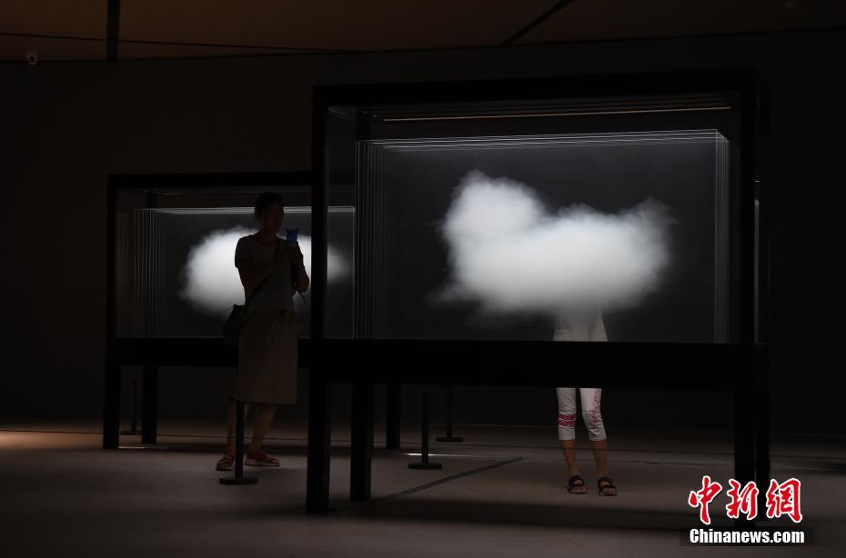 Exposi??o de artista argentino Leandro Erlich faz sucesso entre chineses