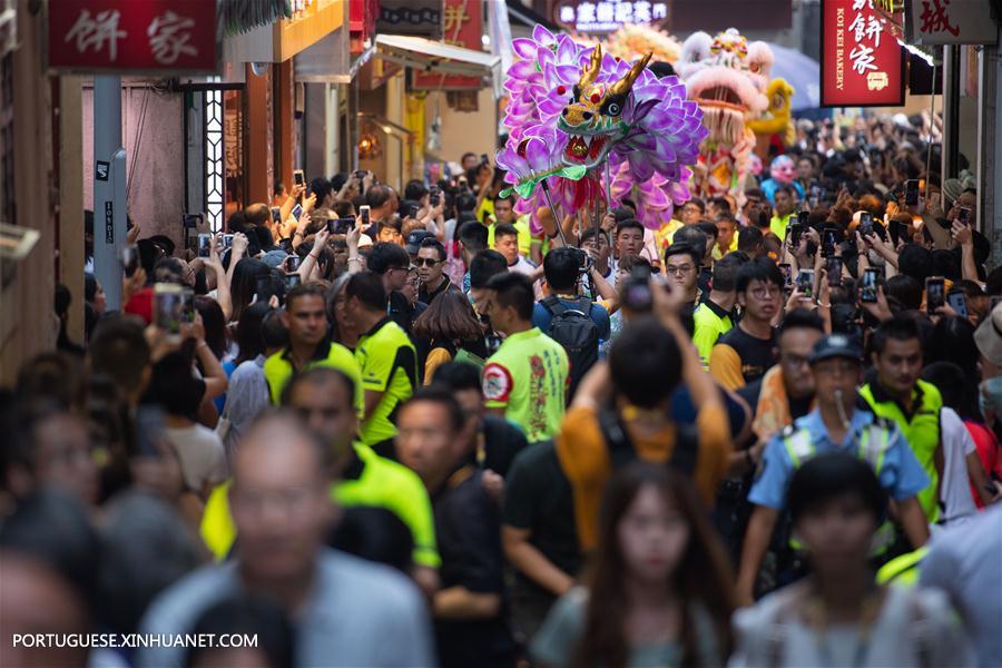 Desfile de dan?a do drag?o e le?o realizado em Macau como parte do desafio Wushu Masters 2019