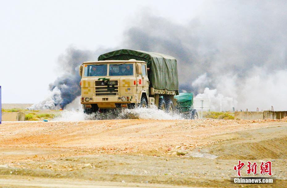 Xinjiang: mecanicos militares de seis países reúnem-se em Korla