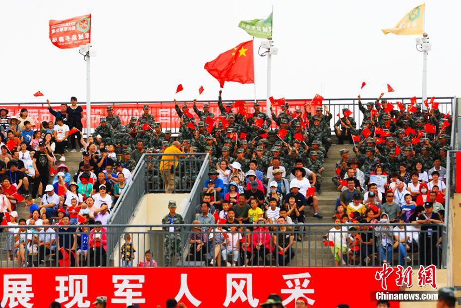 Xinjiang: mecanicos militares de seis países reúnem-se em Korla