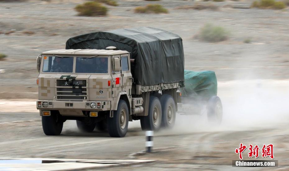 Xinjiang: mecanicos militares de seis países reúnem-se em Korla