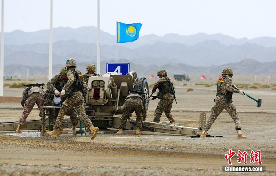Xinjiang: mecanicos militares de seis países reúnem-se em Korla