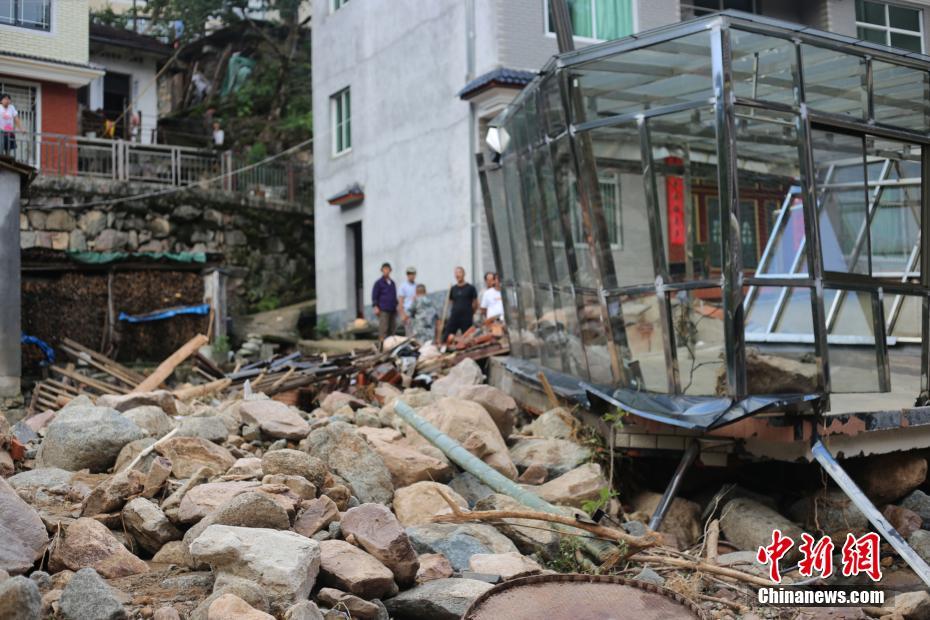 China combate o poderoso tuf?o Lekima