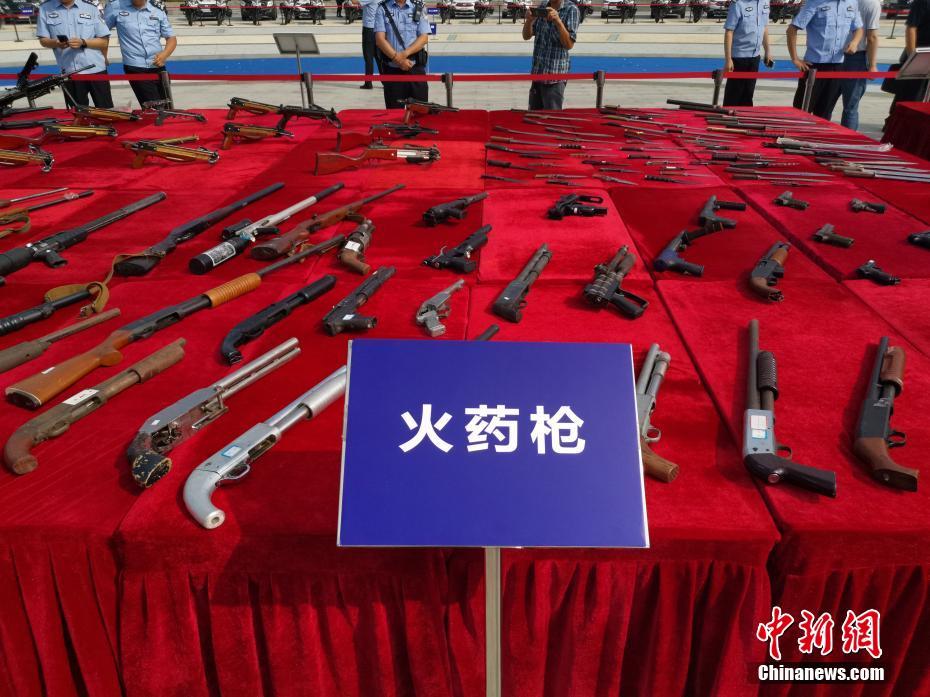 China: destrui??o simultanea de armas e explosivos ilegais em 154 cidades