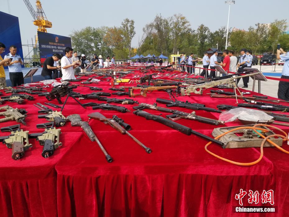 China: destrui??o simultanea de armas e explosivos ilegais em 154 cidades