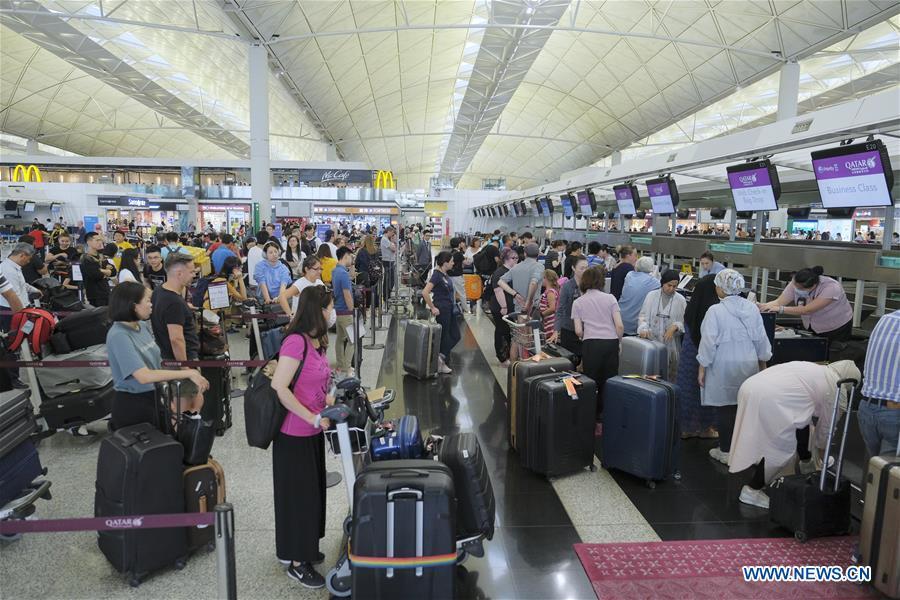 Hong Kong: ordem restabelecida no aeroporto após conten??o manifesta??es