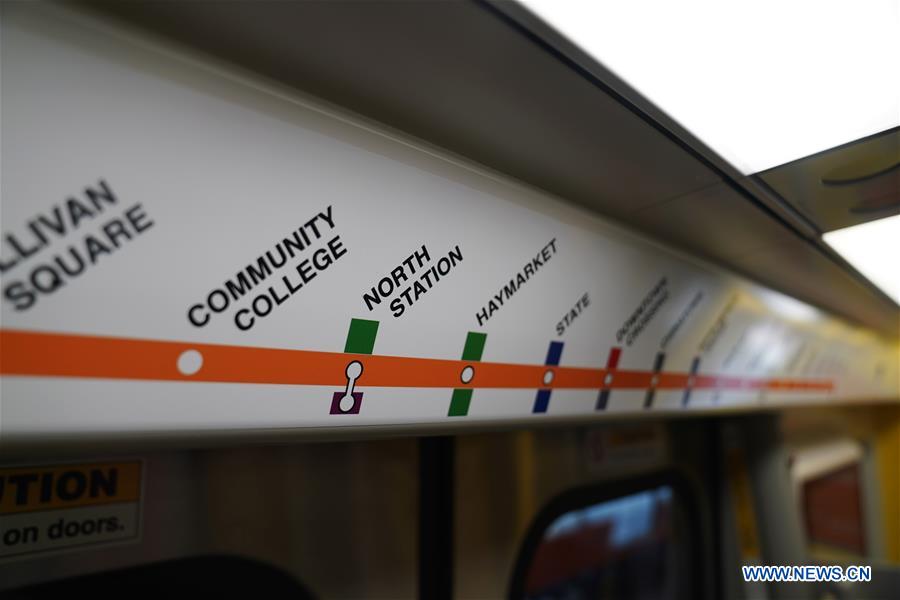 Novos vag?es de metr? chineses come?am a operar em Boston, EUA