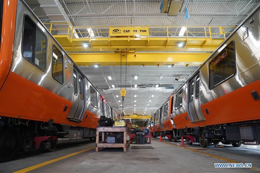 Novos vag?es de metr? chineses come?am a operar em Boston, EUA