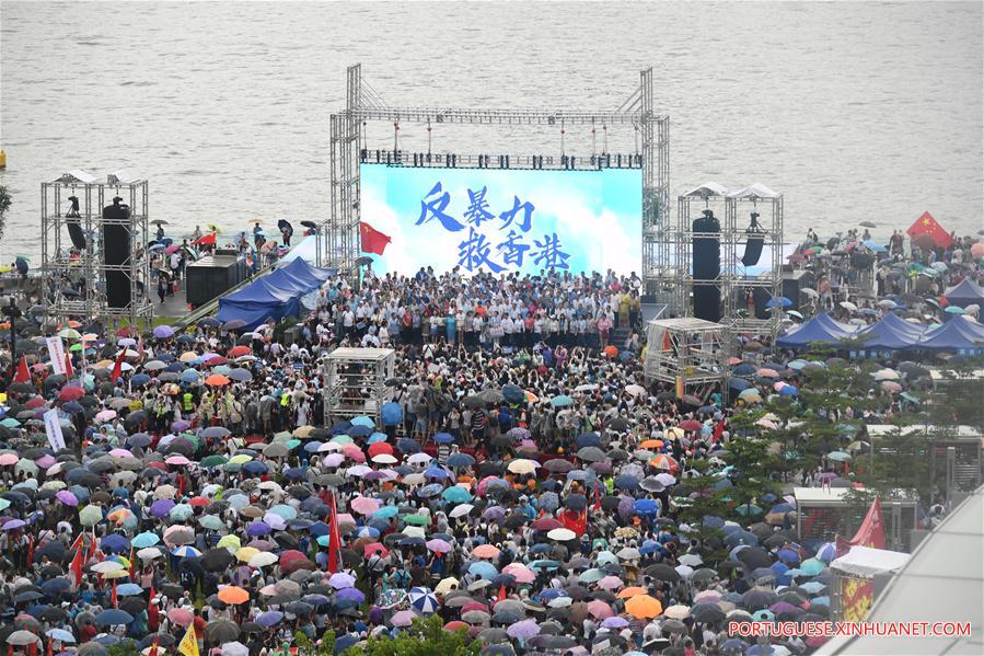 476,000 pessoas aparecem no parque de HK para apoiar a polícia