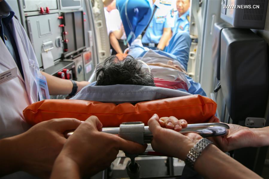 4 turistas chineses gravemente feridos em acidente de ?nibus no Laos voam de volta à China