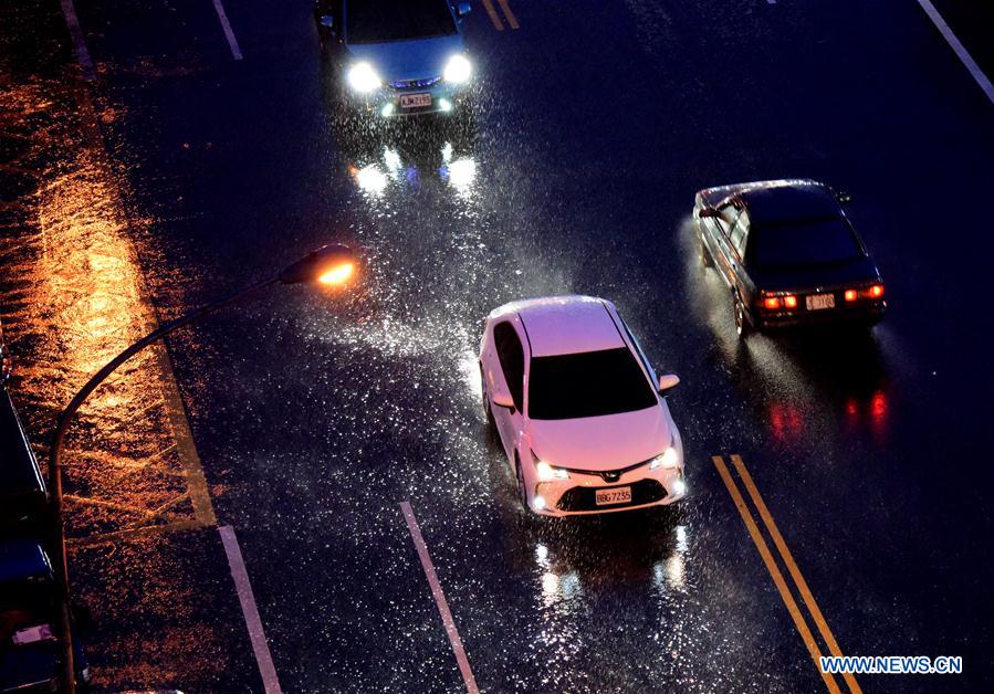 Tuf?o Bailu chega ao Leste da China