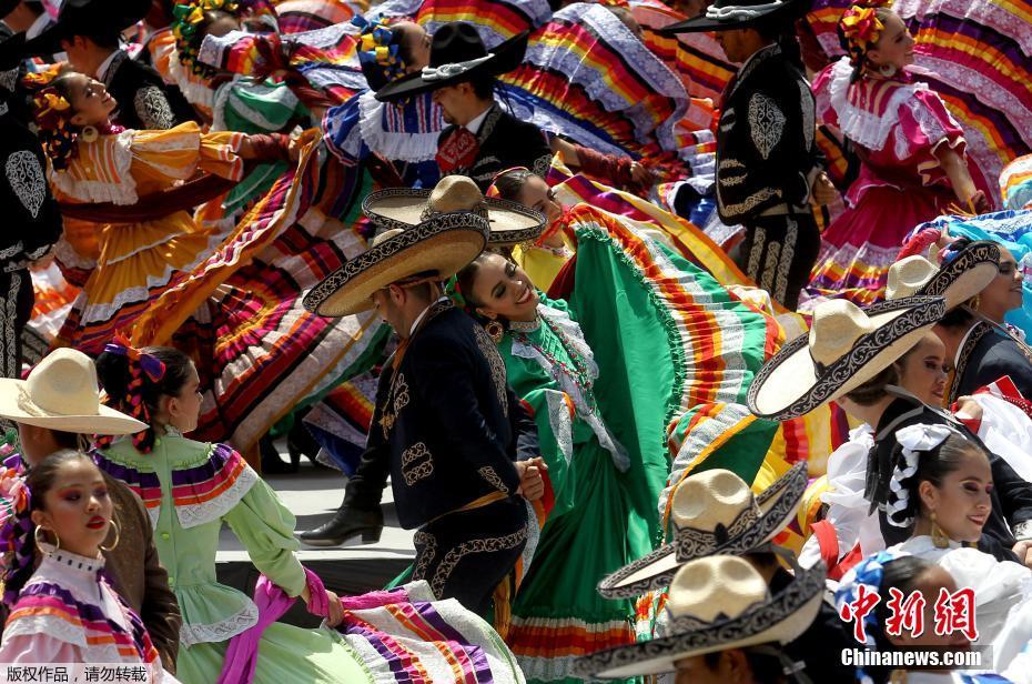 México: 882 dan?arinos estabeleceram um novo recorde mundial no Guinness