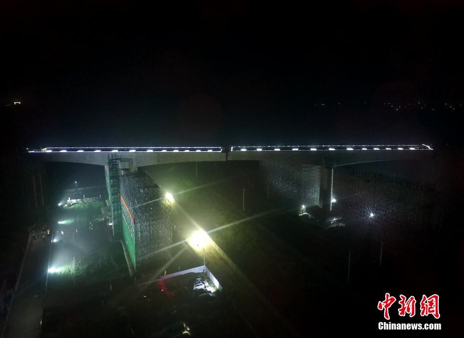 Rota??o de ponte ferroviária Tianjin-Baoding concluída com sucesso