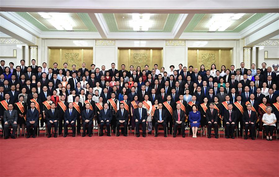 Xi pede à Sociedade da Cruz Vermelha da China que dê novas contribui??es